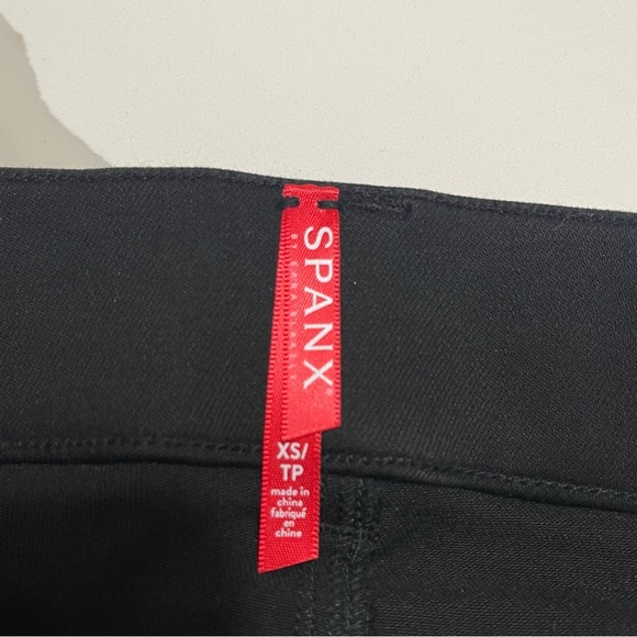 Spanx Jeans Kick Flare Raw Hem Pull On Black size extra small - Picture 5 of 11